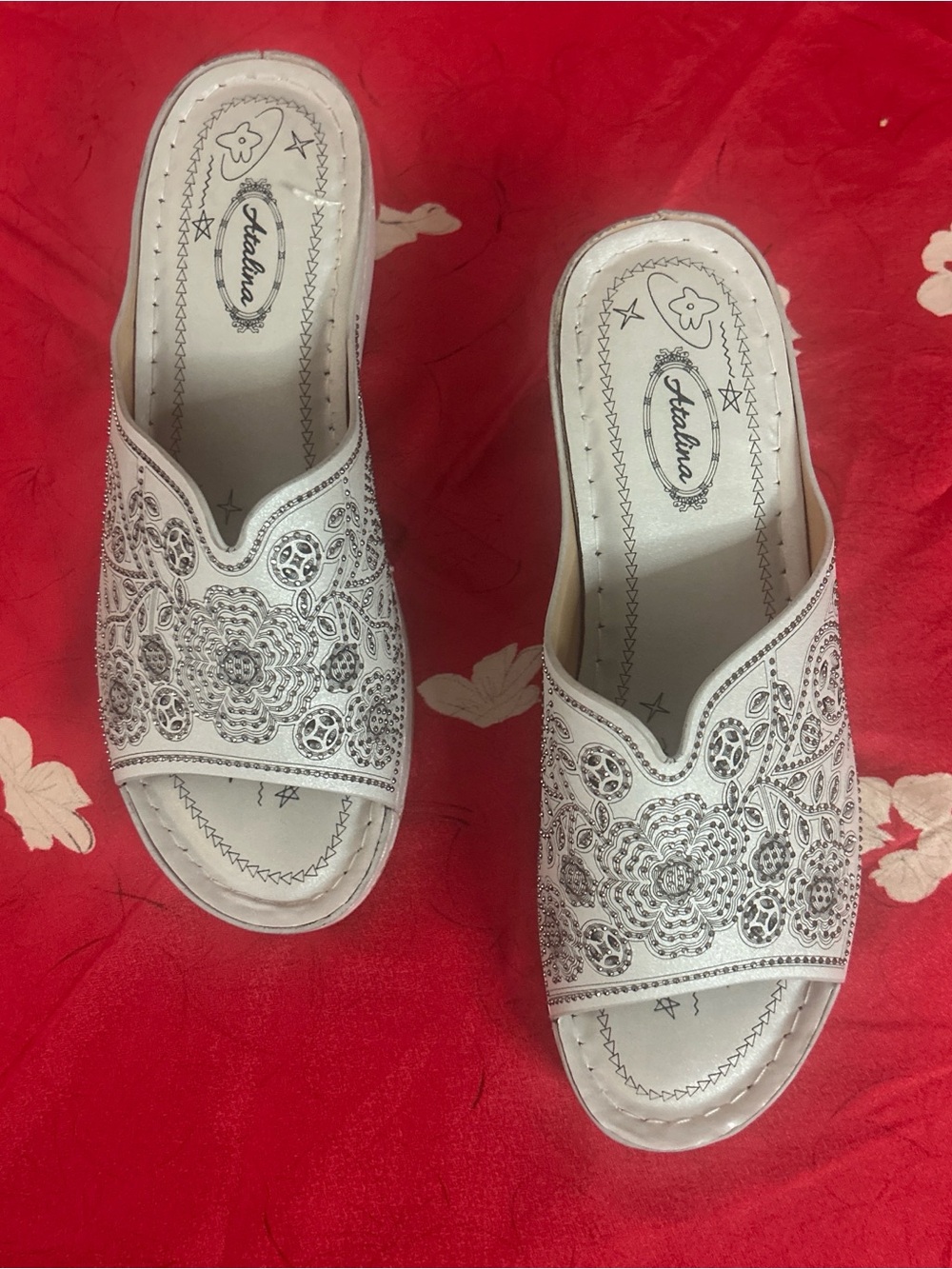 Atalina Sandals Embellished Wedge Floral Embroidered Sz 9